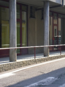 Foto Negozio in Via G. Carducci, Cassano Magnago di 65 m² con 1 locali