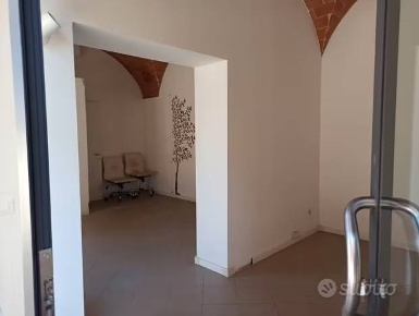 Foto Locale commerciale in Via Fiorentina, Pontedera di 40 m² con 2 locali
