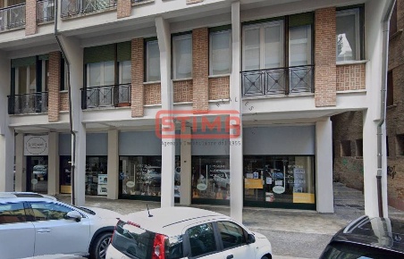 Foto Negozio in via toniolo, Treviso Piazza dei Signori di 80 m² in vendita