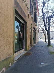 Foto Locale commerciale in Via Dante, Fabriano Centro di 35 m² con 2 locali