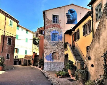 Foto Locale commerciale a Riparbella di 85 m² con 2 locali in vendita