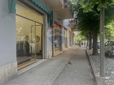 Foto Locale commerciale a Lanciano Centro di 52 m² con 2 locali in vendita