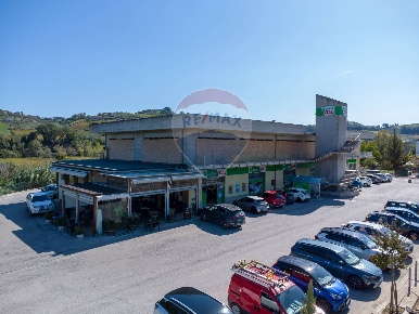 Foto Attività commerciale in Via Val di Foro, Ripa Teatina Foro di 2000 m²