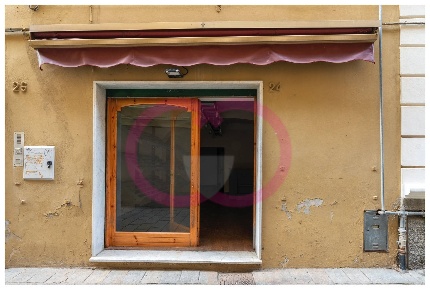 Foto Attività commerciale in Via Coda, Varazze Centro di 45 m² con 3 locali