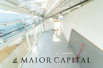 Foto Attività commerciale in Viale Aldo Moro, Olbia di 155 m² con 3 locali