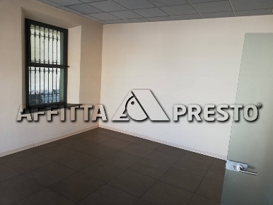 Foto Attività commerciale in Via della Libertà, Altopascio di 240 m²