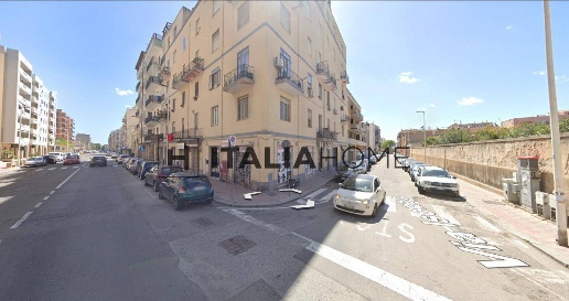Foto Locale commerciale in Viale Sant'avendrace, Cagliari di 92 m²