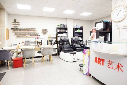 Foto Locale commerciale in Viale Sant'avendrace, Cagliari di 92 m²