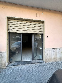 Foto Attività commerciale in Via Alfredo Capone, Salerno Irno - Brignano