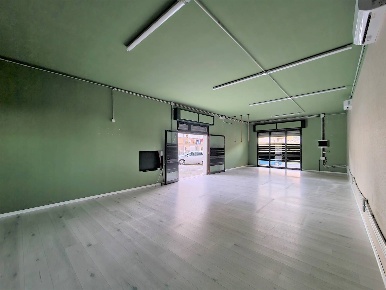 Foto Negozio in Via Emilio Barillaro, Catanzaro Fortuna - Corvo di 110 m²