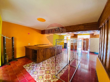 Foto Negozio in PIAZZA DEL MERCATO, Santo Stefano d'Aveto Centro di 94 m²