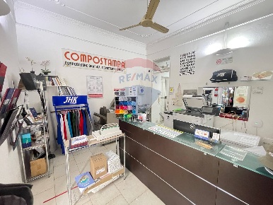 Foto Locale commerciale in Via Salvatore Salamone Marino, Palermo di 59 m²