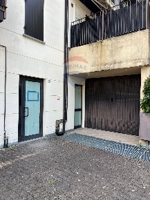 Foto Attività commerciale in Piazza Italia, Almenno San Bartolomeo