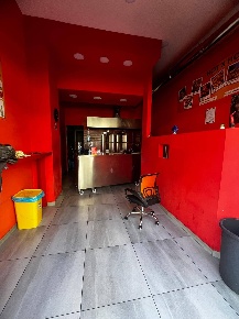 Foto Attività commerciale in Via Paolo Della Valle, Napoli di 52 m²