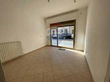 Foto Negozio in Via Nino Bixio, Falconara Marittima Centro in vendita