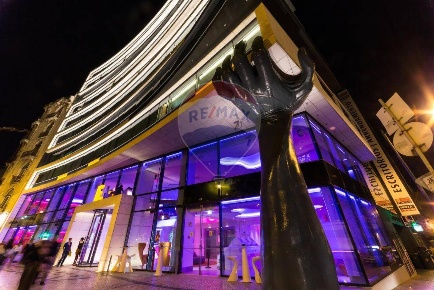 Foto Hotel a Rivoli Centro Storico di 3800 m² con 26 locali in vendita