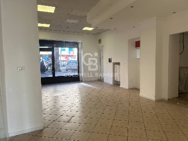 Foto Negozio in CORSO FRANCIA, Torino Cit Turin di 90 m² con 3 locali
