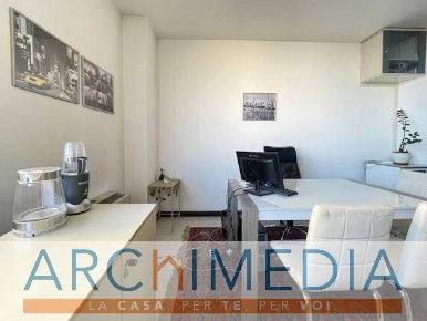 Foto Ufficio in Viale Carlo Porta, Gallarate Centro di 90 m² con 4 locali