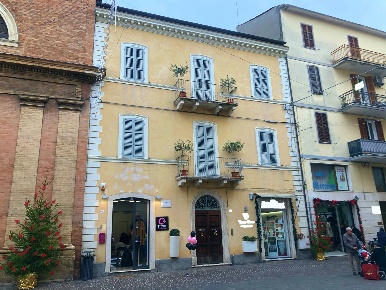 Foto Locale commerciale in viale secondo moretti, San Benedetto del Tronto