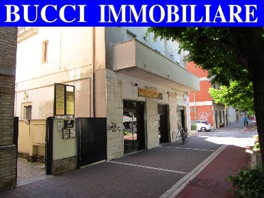 Foto Locale commerciale in via Gabriele d'Annunzio, Pescara Porta Nuova