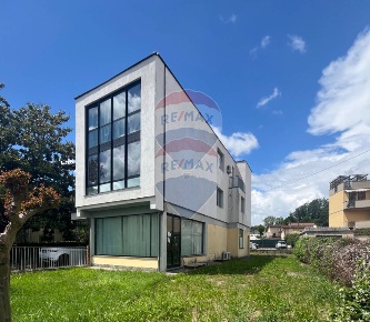 Foto Negozio in via di Salicchi, Lucca San Marco - Acquacalda di 90 m²