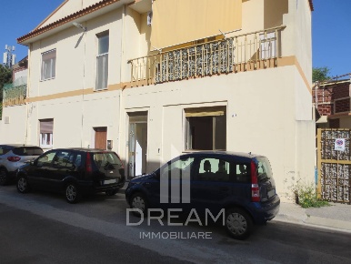 Foto Ufficio in via Oliena, Quartucciu Centro di 34 m² con 1 locali