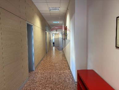 Foto Ufficio in Via per Fossacesia, Lanciano Centro di 239 m² con 5 locali