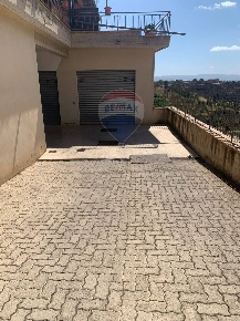Foto Attività commerciale in Via Salvo d'Acquisto, Caltagirone Centro
