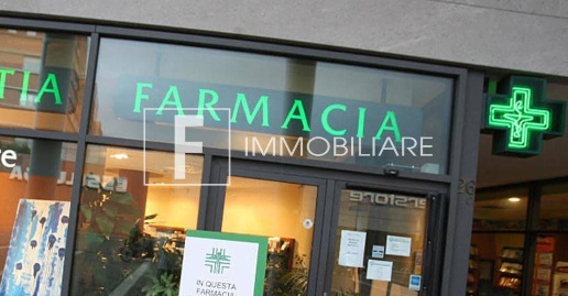 Foto Locale commerciale a Cesate di 240 m² con 6 locali in vendita