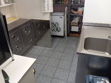 Foto Attività commerciale in Via Carlo Matteucci, Pisa Le Piagge di 100 m²