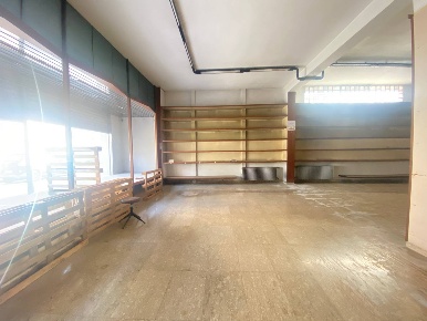 Foto Locale commerciale in VIA FELISATI, Venezia Mestre di 250 m²
