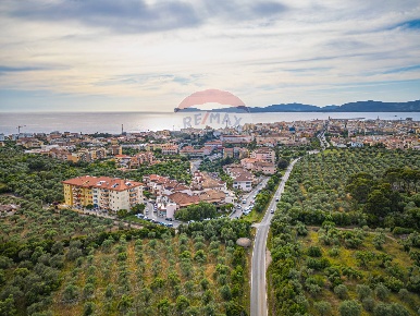 Foto Attività commerciale in Via Giorgio Asproni, Alghero Mercede, Calabona