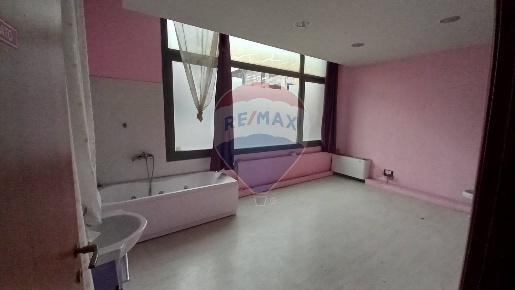 Foto Negozio in VIA BRAIDA, Sassuolo Centro di 98 m² con 3 locali