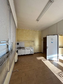 Foto Attività commerciale in via W. Von Broun, Montegiorgio di 42 m²