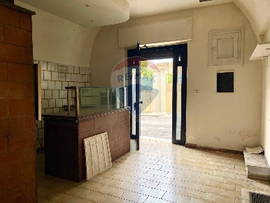 Foto Locale commerciale in Via Filippo Brunelleschi, Valenzano di 52 m²