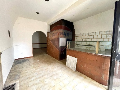 Foto Locale commerciale in Via Filippo Brunelleschi, Valenzano di 52 m²