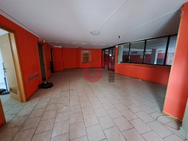 Foto Ufficio in Via Toma, Benevento Sala, Mellusi di 350 m² con 1 locali