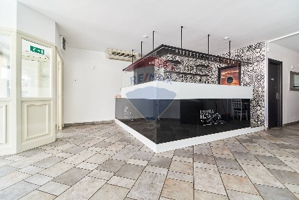 Foto Negozio in Via Roma, Terno d'Isola Centro di 125 m² con 3 locali