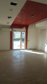 Foto Attività commerciale a Cepagatti Centro di 90 m² con 3 locali