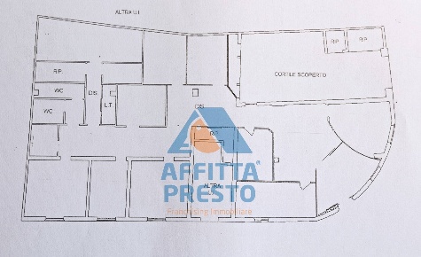 Foto Negozio a Empoli di 321 m² con 11 locali in affitto