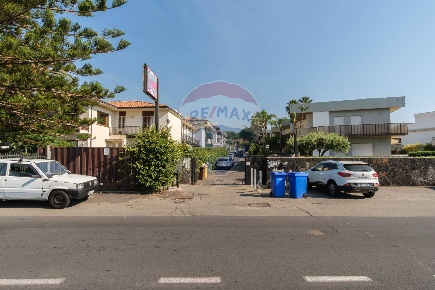Foto Attività commerciale in via Antonello Da Messina, Aci Castello Centro