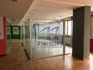 Foto Ufficio in Strada Giuseppe Mazzini, Parma Centro Storico di 275 m²