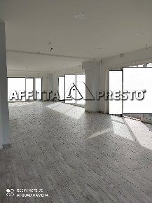 Foto Attività commerciale in Via Napoli, Collesalvetti La Chiusa di 145 m²