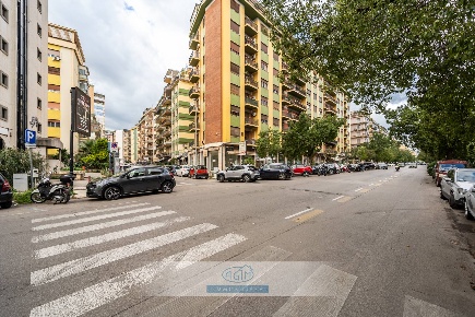 Foto Locale commerciale in Via Vincenzo Barbera, Palermo di 370 m²