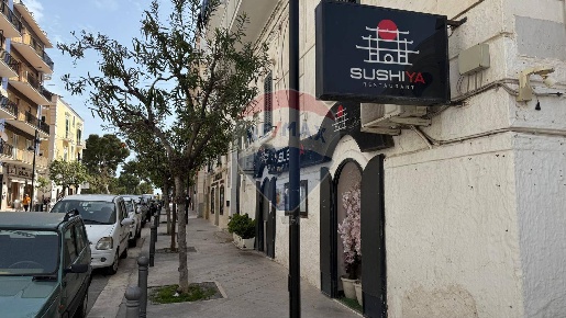 Foto Locale commerciale in Viale XXIV Maggio, Vieste Centro di 89 m²