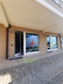 Foto Locale commerciale in via Leonardo da Vinci, Altidona di 50 m²