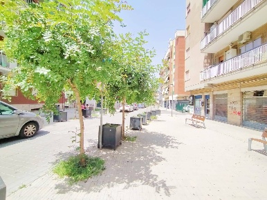 Foto Locale commerciale a Pomigliano d'Arco Centro di 90 m² con 2 locali