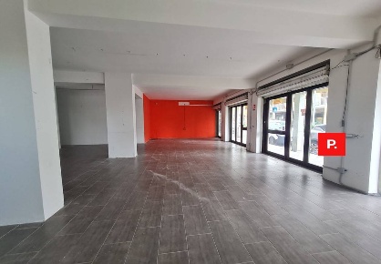 Foto Locale commerciale in Via Pezzella, Santa Maria Capua Vetere di 180 m²