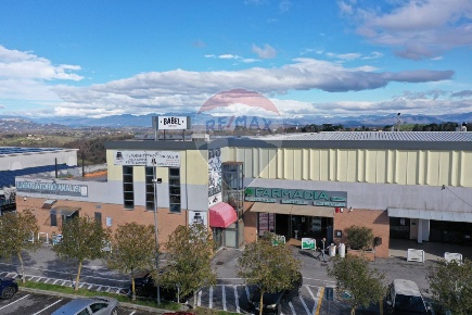 Foto Locale commerciale in Via Flaminia, Rignano Flaminio Centro di 75 m²