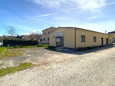 Foto Magazzino in VIA GIUSEPPE DI VITTORIO, Fabriano Centro di 170 m²